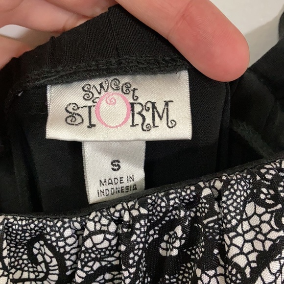 Beautiful black dress, size small - Picture 3 of 5